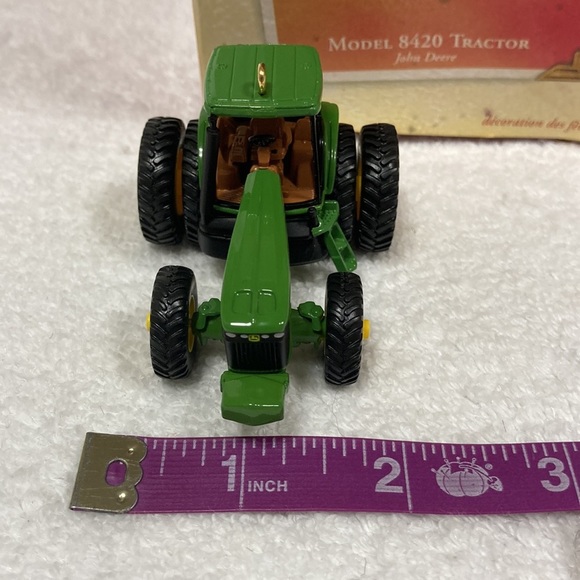 Hallmark 2003 Christmas John Deere model 8420 tractor ornament - Picture 5 of 8